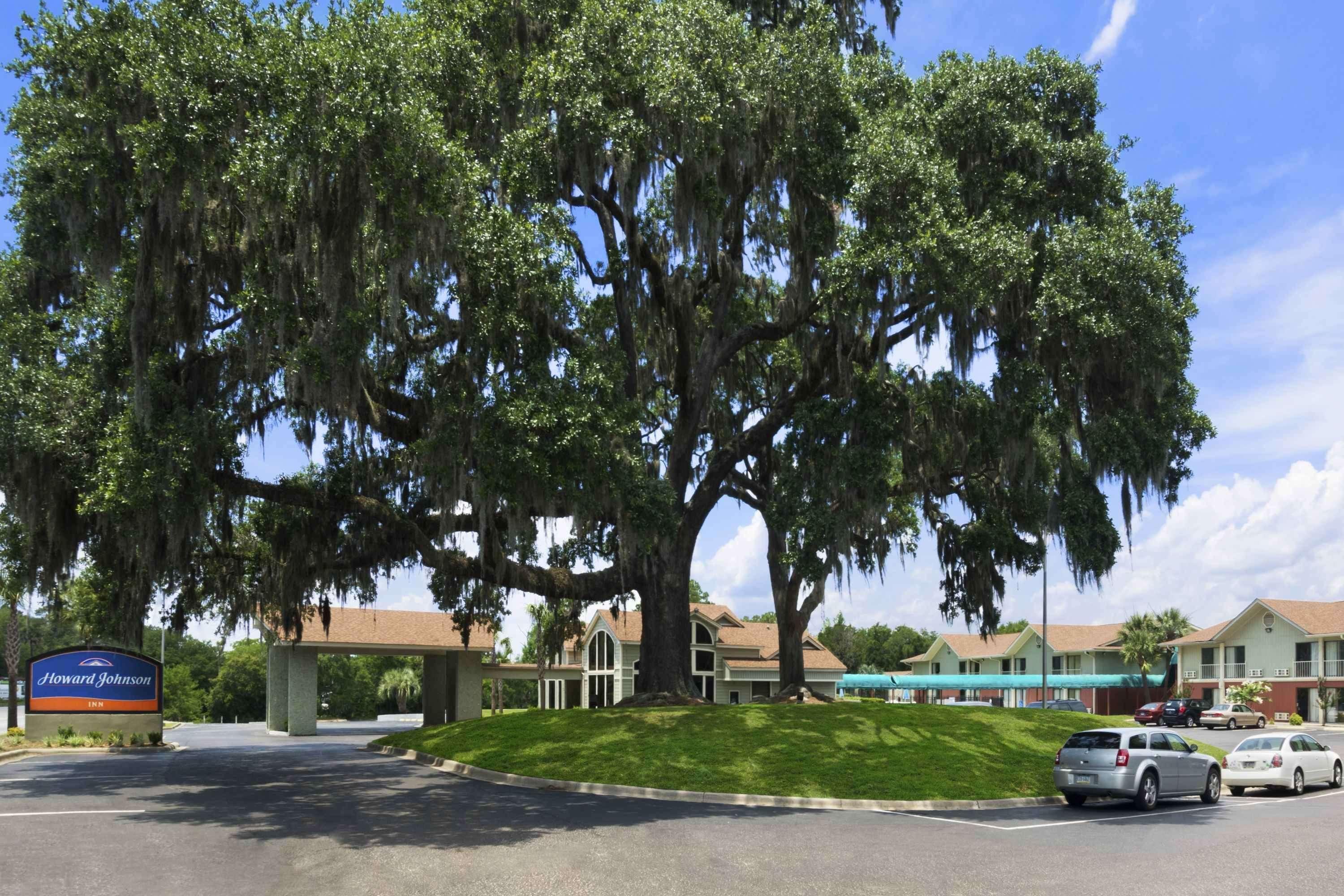 Howard Johnson By Wyndham Beaufort/Parris Island Bagian luar foto