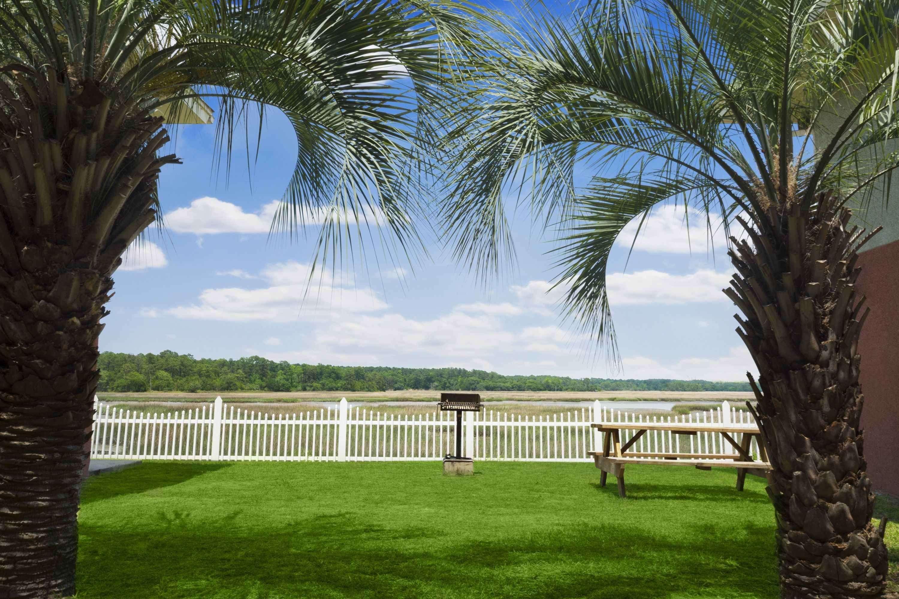 Howard Johnson By Wyndham Beaufort/Parris Island Bagian luar foto