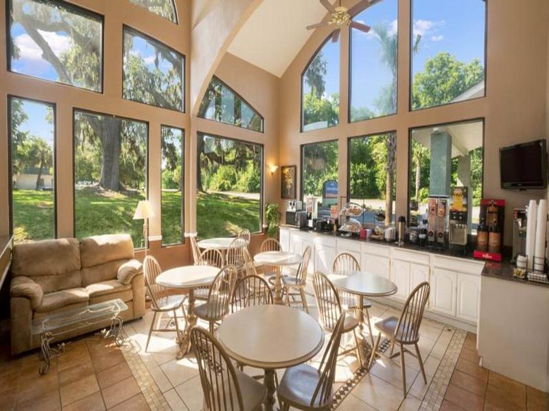 Howard Johnson By Wyndham Beaufort/Parris Island Bagian luar foto