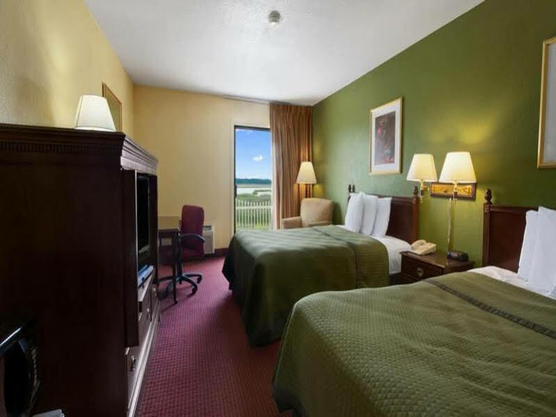 Howard Johnson By Wyndham Beaufort/Parris Island Bagian luar foto